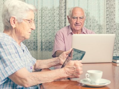 social media & medical alert helps seniors stay in touch